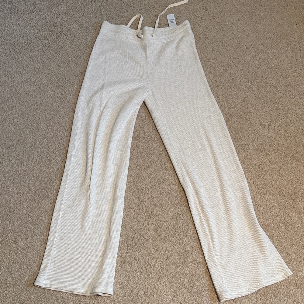 Aritzia Off-White Waffle Knit Sweater pants medium
